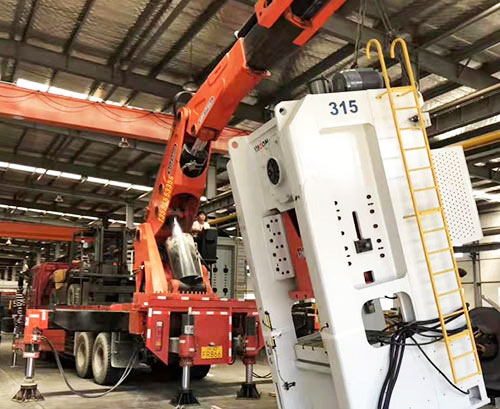 石河镇附近随车吊出租，轻松解决运输难题