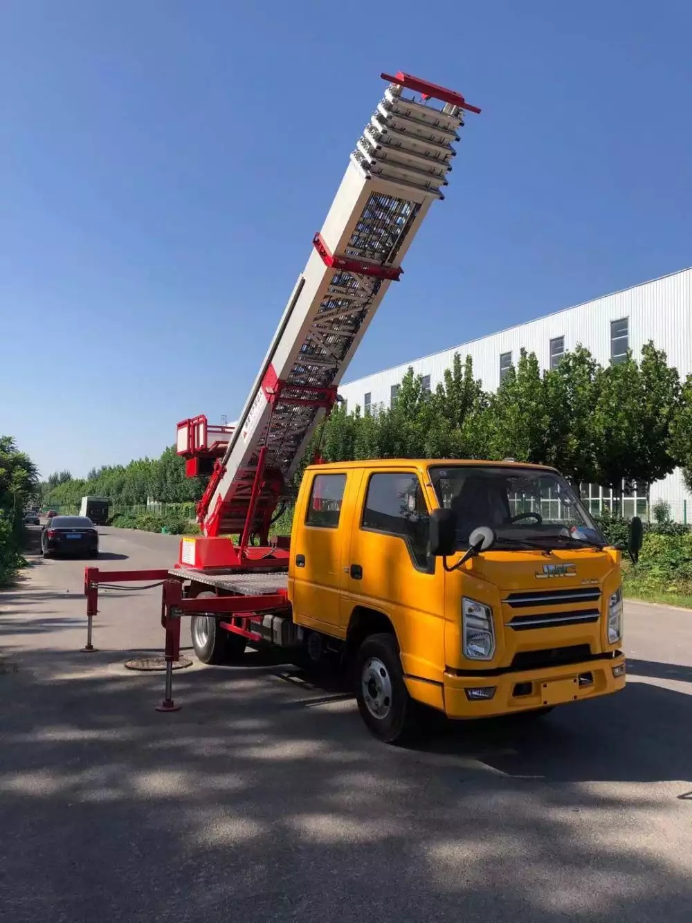 石河镇附近的云梯车出租服务：轻松解决高空作业需求