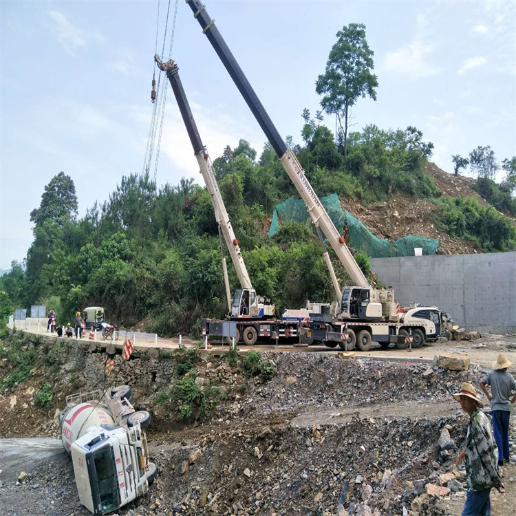 石河镇汽车掉沟里叫吊车救援要多少钱
